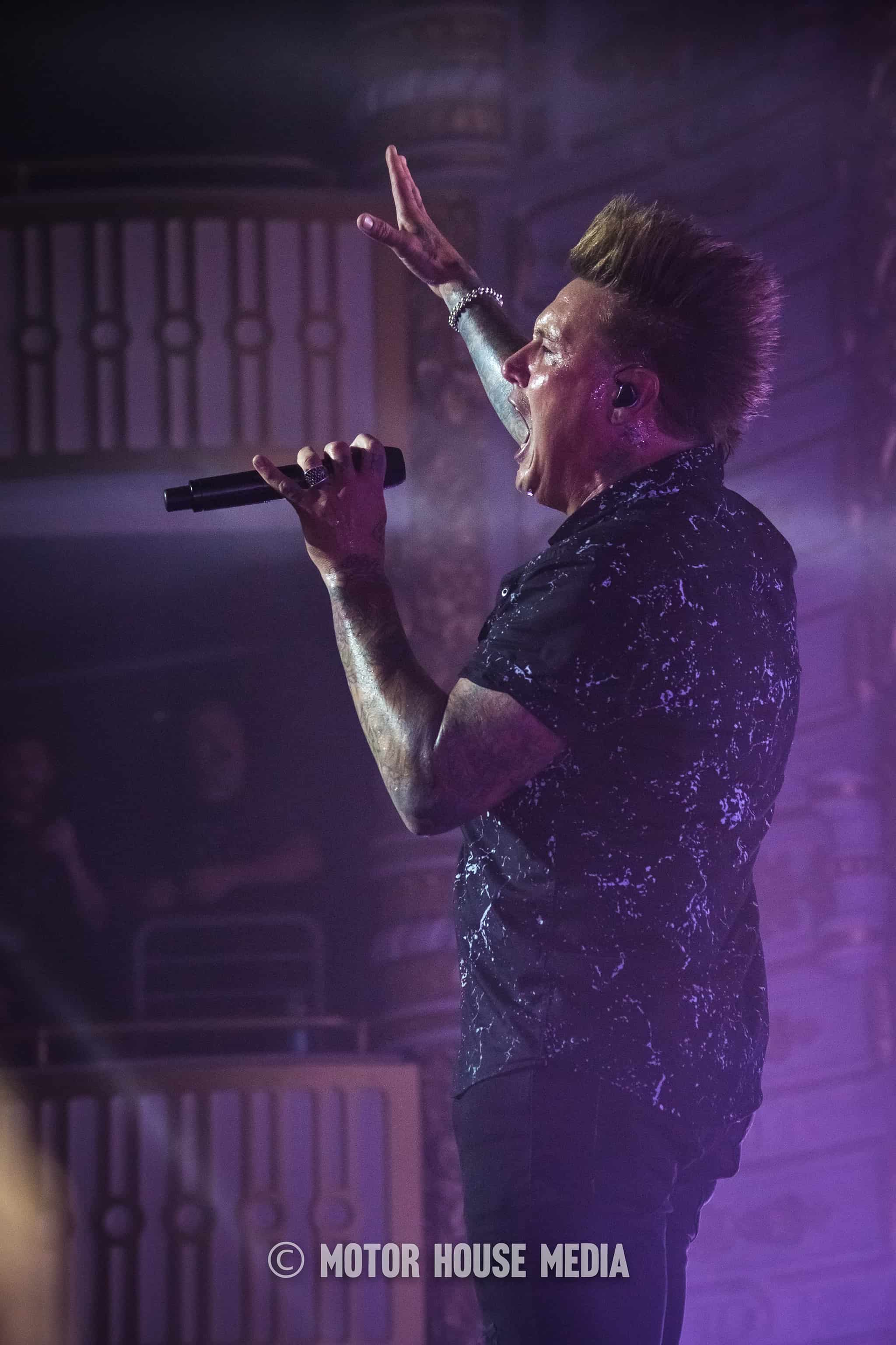 Jacoby Shaddix belting it out