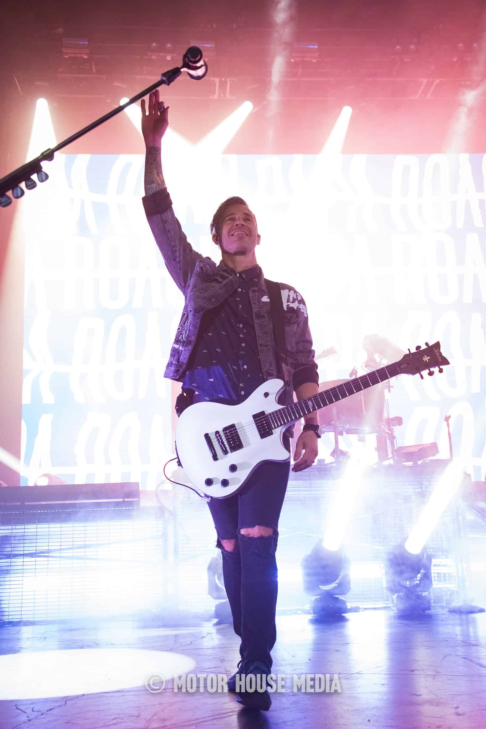 Jerry Horton waving to fans