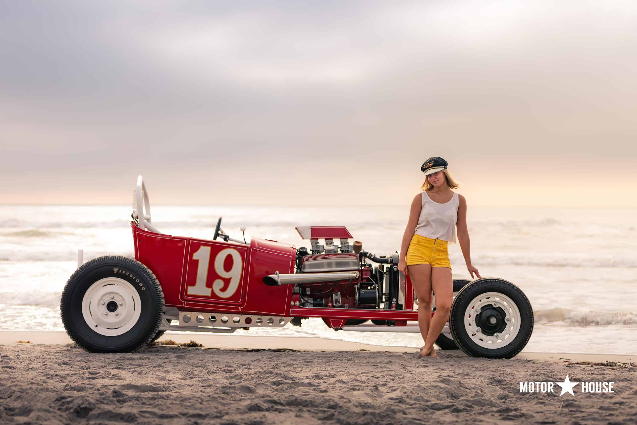 Lucy, Flag Girl from the Race of Gentlemen